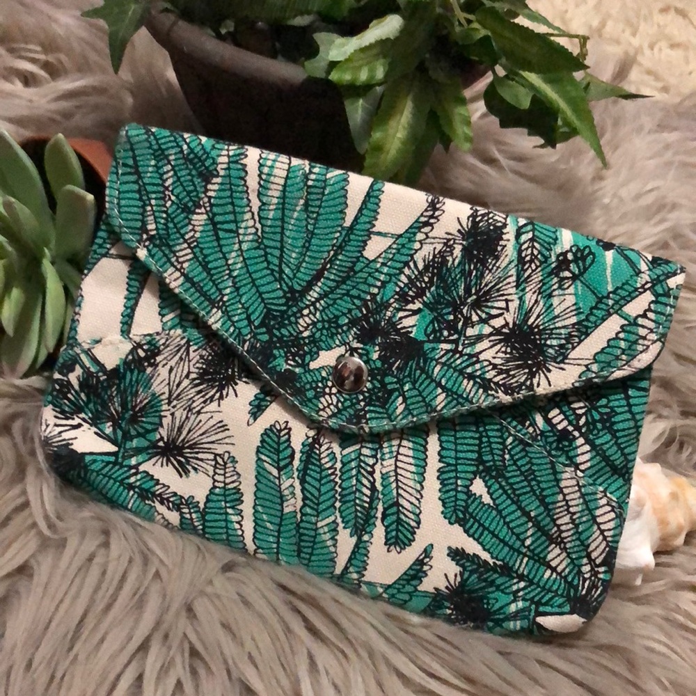 Cloth Envelope Style Clutch-8x5-Green/Cream-Snap Closure-Like New Condition